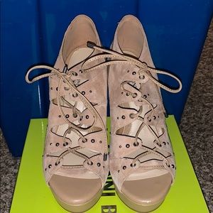 Tan Gianni Bini Wedges, Size 9